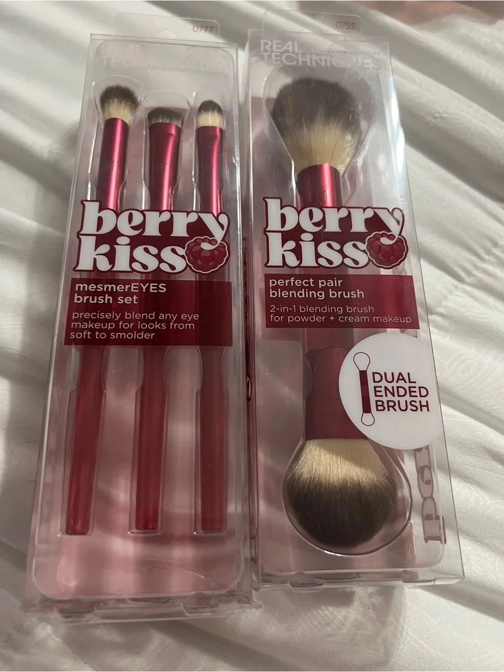Real Techniques Berry Kiss Brush Duo — Deep Berry Pink Packaging